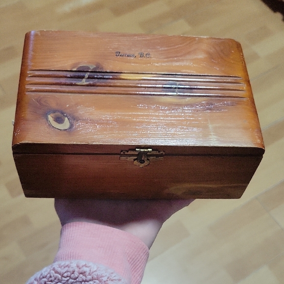 Wooden Keepsake Box - Picture 1 of 7